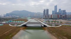 <b>東西兩翼構(gòu)建深港合作“雙引擎”</b>